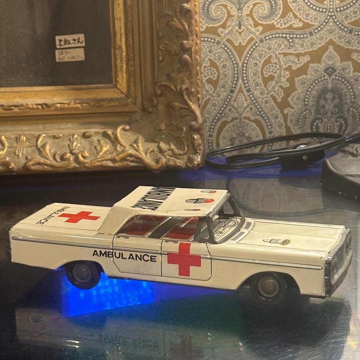 昭和レトロ ブリキ 救急車 | アンティーク家具と喫茶キャバレーの