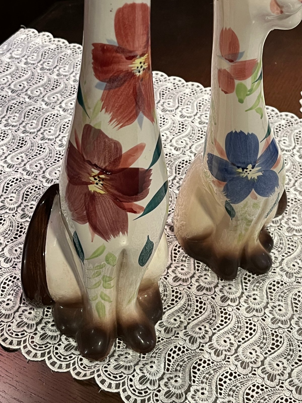 陶器製 猫の置物 ペア　花柄　お祝い　贈り物　縁起物　インテリア　お部屋 楽天市場】猫 ペア 陶器 置物の通販