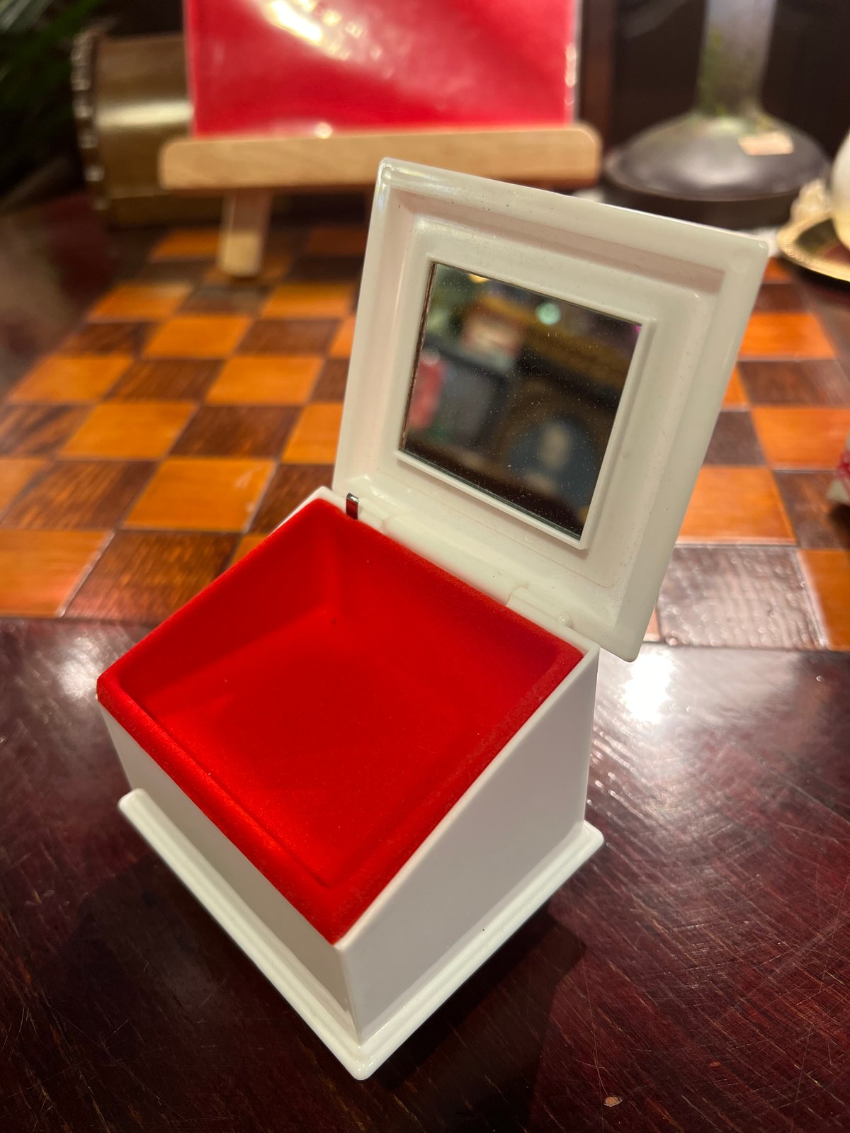 昭和レトロ　オルゴール 昭和レトロ オルゴール付き小さな宝石箱 | アンティーク家具と喫茶