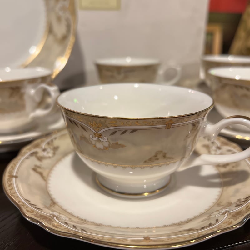 NARUMI ティータイムセット | アンティーク家具と喫茶キャバレー NARUMI ティータイムセット | アンティーク家具と喫茶キャバレー