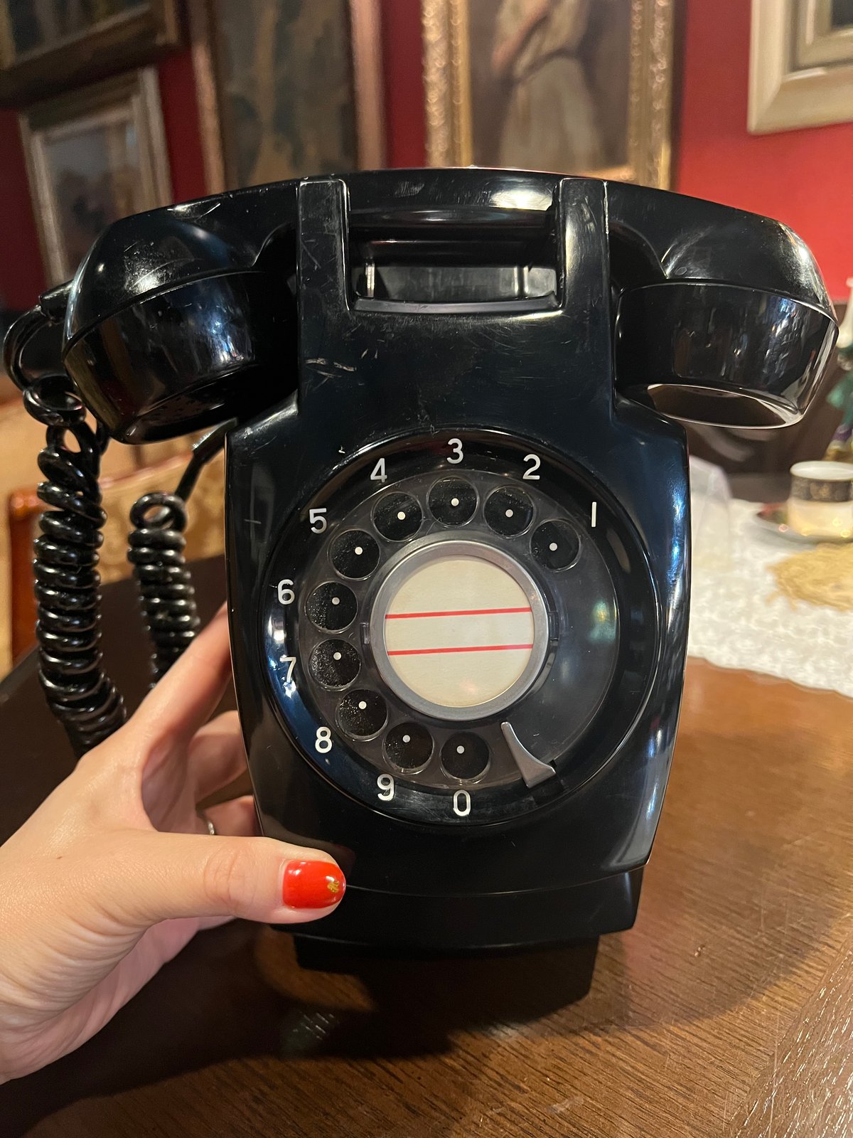 昭和レトロ】壁掛け式ダイヤル黒電話 | アンティーク家具と喫茶