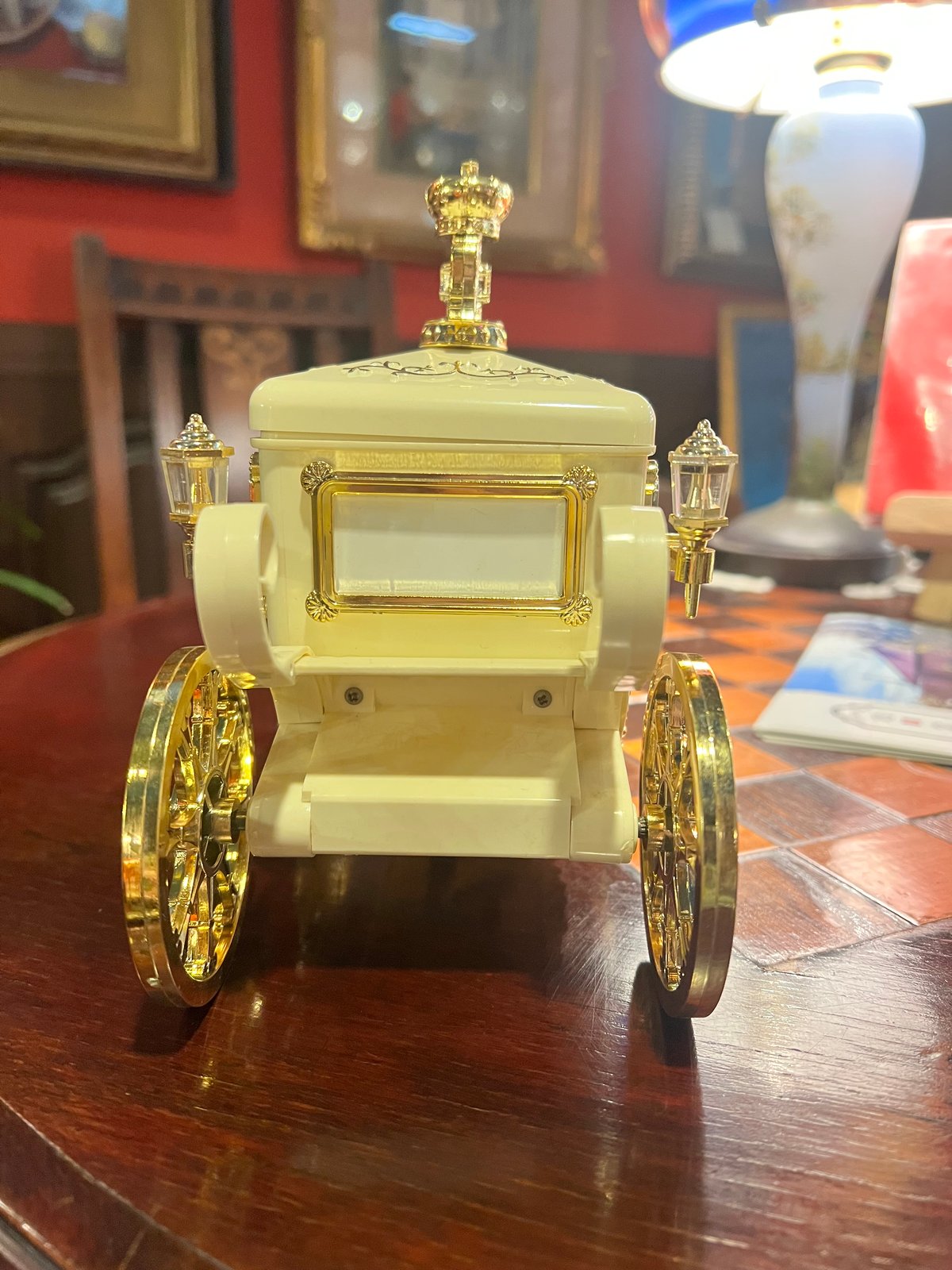 昭和レトロ プリンセス馬車オルゴール付き | アンティーク家具と喫茶