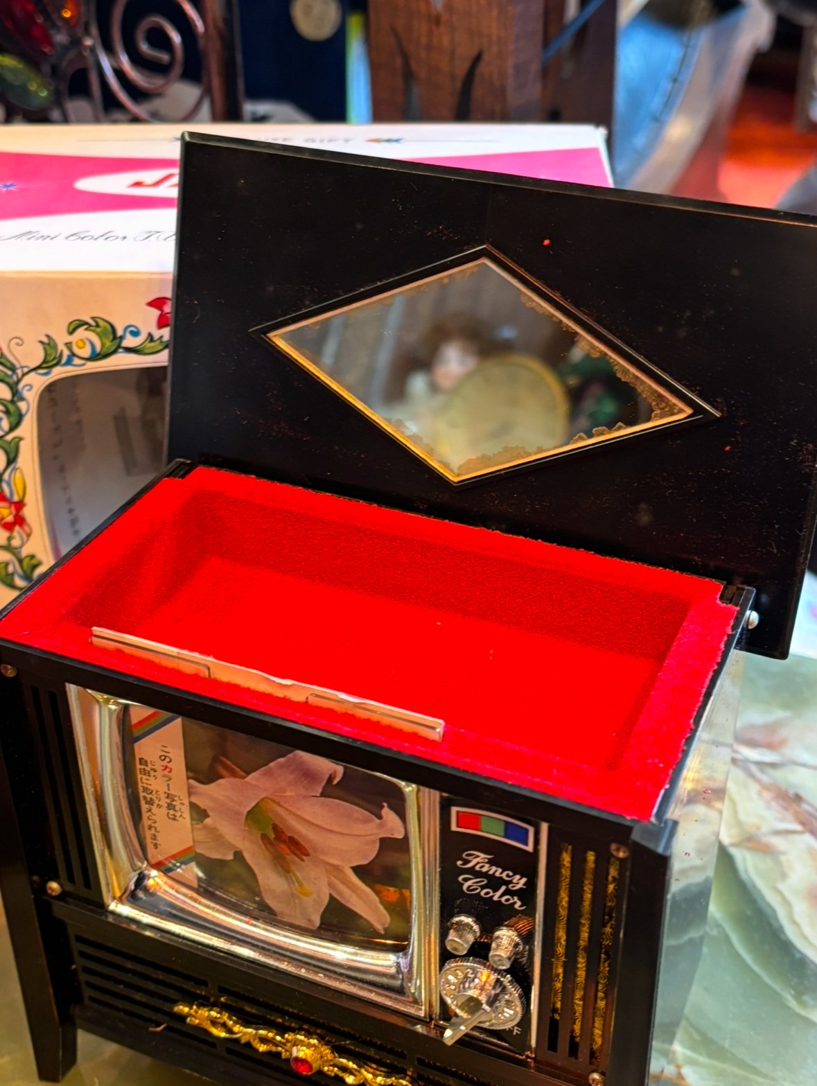 JANICA カラーテレビ型オルゴール | アンティーク家具と喫茶キャバレー