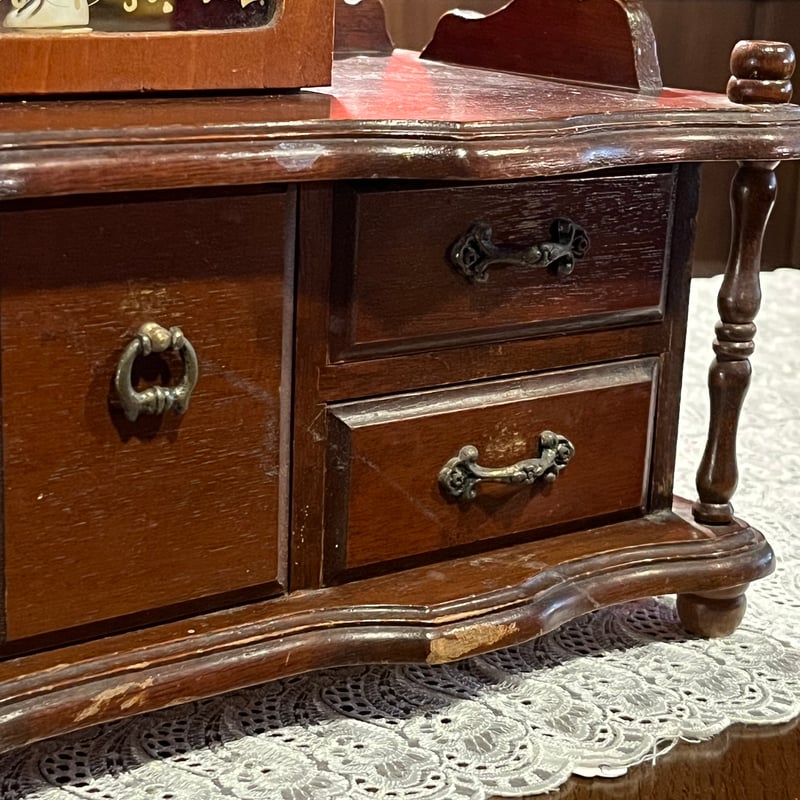 踊り出すオルゴール付きアクセサリー入れ | アンティーク家具と喫茶