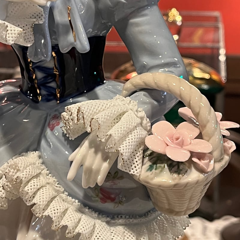 おまけレース付き！陶器でのレースの表現が凄い！豪華西洋婦人！