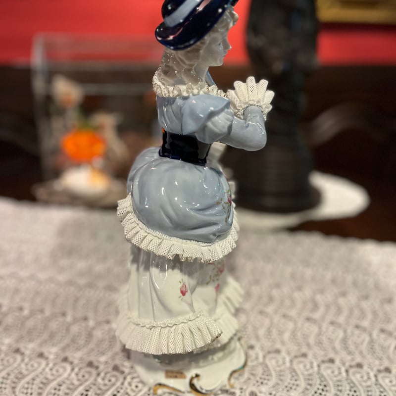 THE TK Collection レース陶器ドール「花籠持ちレディー」 日本 THE TK Collection レース陶器ドール「花籠持ちレディー」 日本