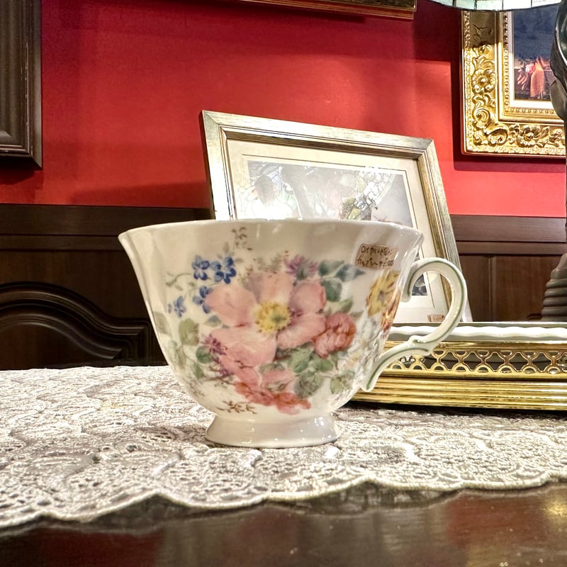  (ロイヤルドルトン) 花柄ティーカップとソーサーセット ウェディング ロイヤルドルトン