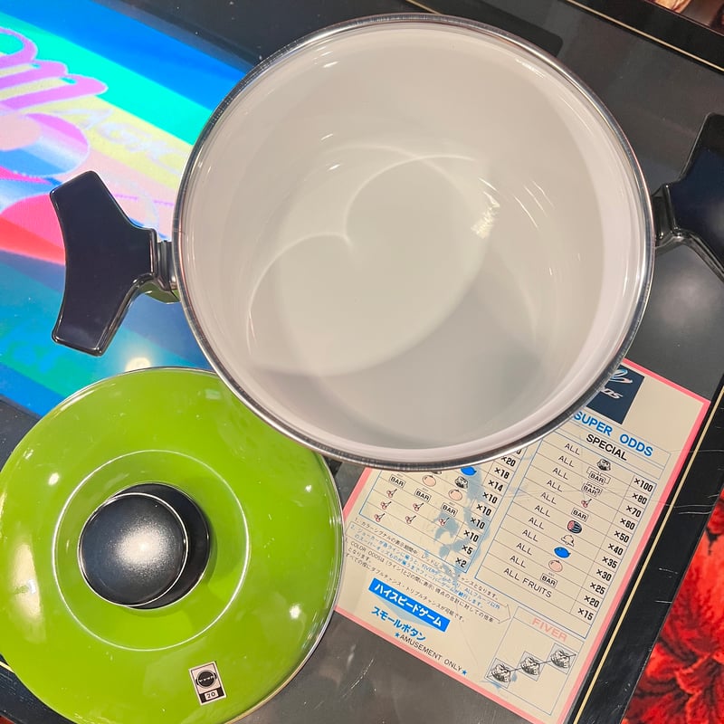 りんご柄が可愛い！ホーロー両手鍋 | アンティーク家具と喫茶