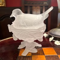 鳥の巣付き小鳥の蓋付きガラス製小物入れ