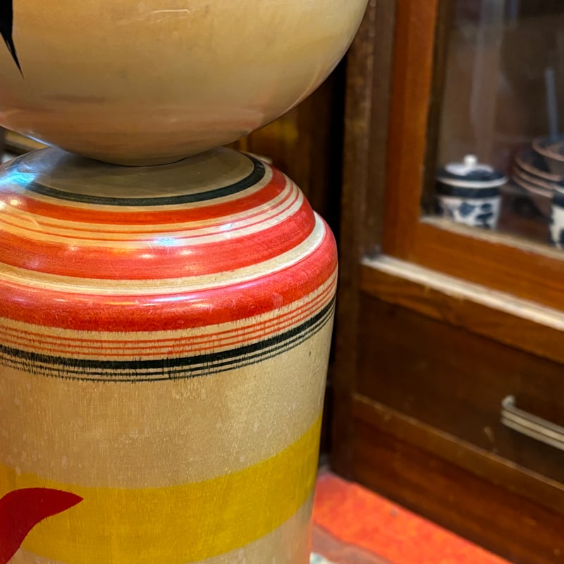 大きな大きなこけしさん | アンティーク家具と喫茶キャバレーのネット