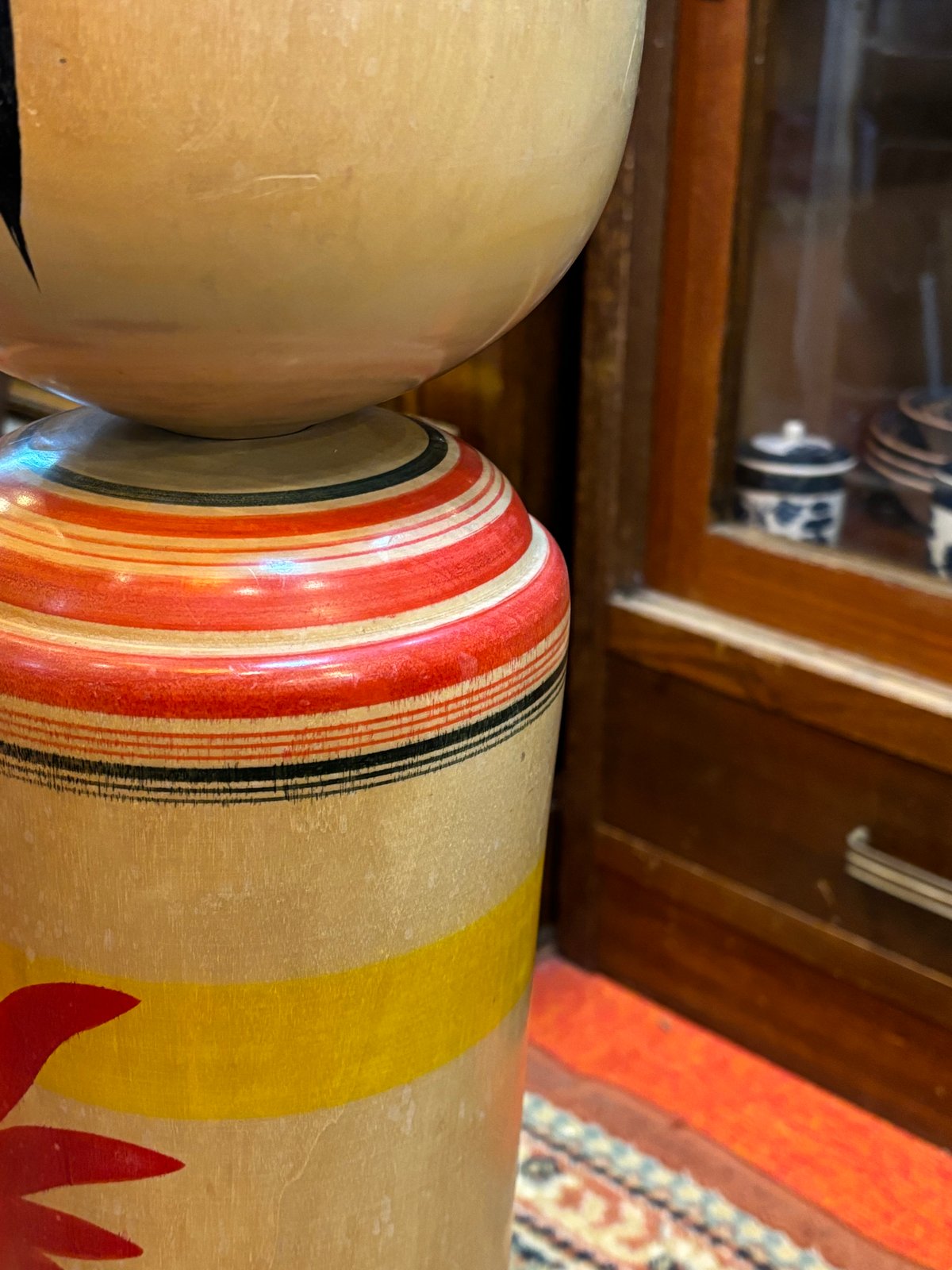 大きな大きなこけしさん | アンティーク家具と喫茶キャバレーのネット