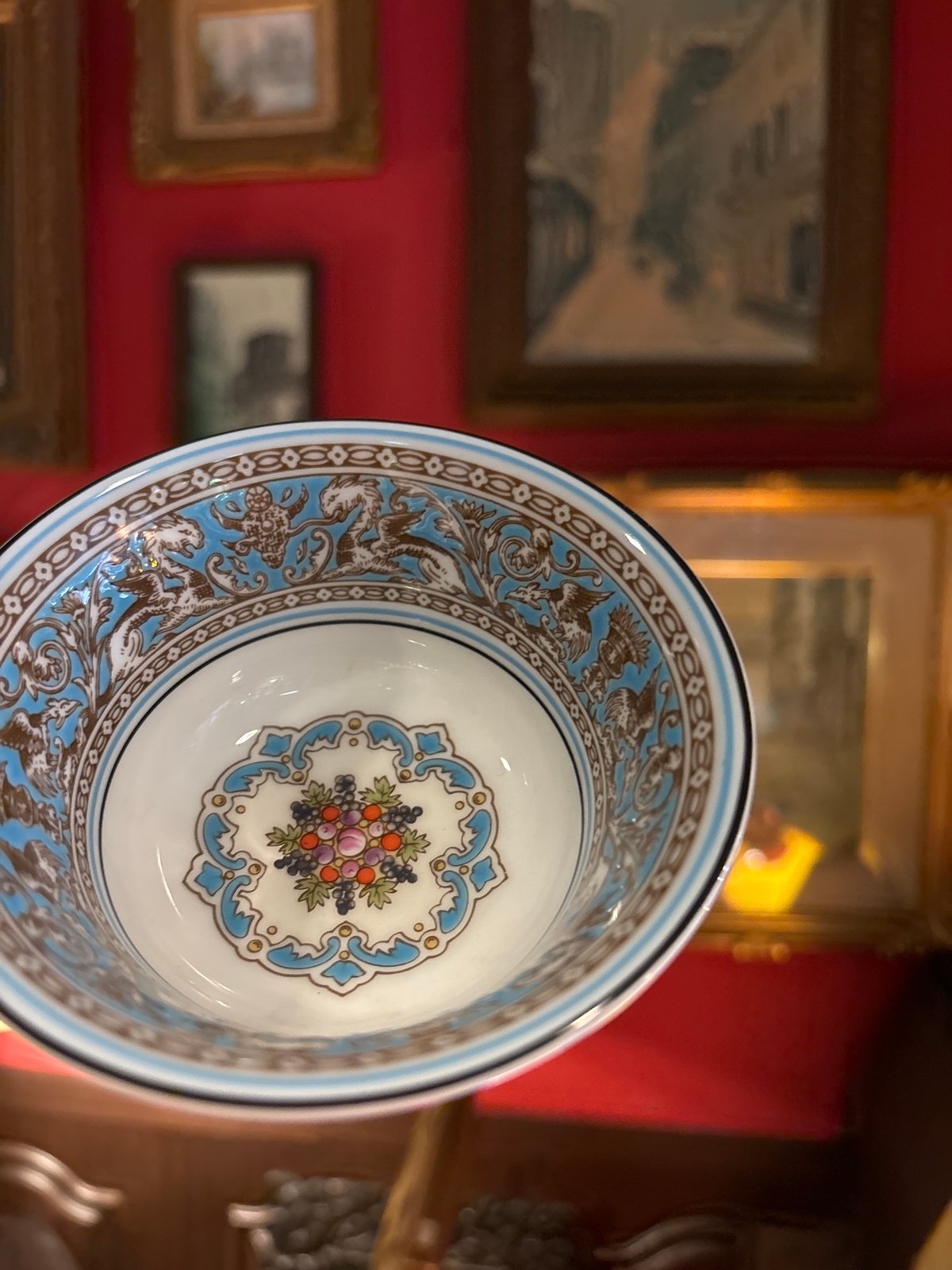 最終アンティークウェッジウッド高額キャセロール　ヴィンテージ　形が凝ったデザイン 中古】WEDGWOOD（ウェッジウッド）家庭用ティーポット・コーヒー