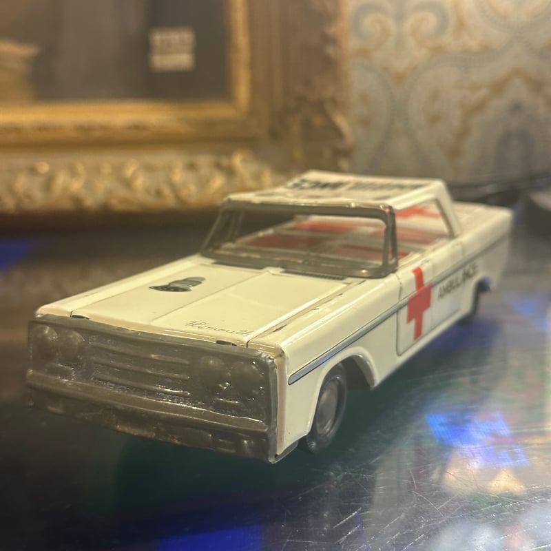 昭和レトロ ブリキ 救急車 | アンティーク家具と喫茶キャバレーの