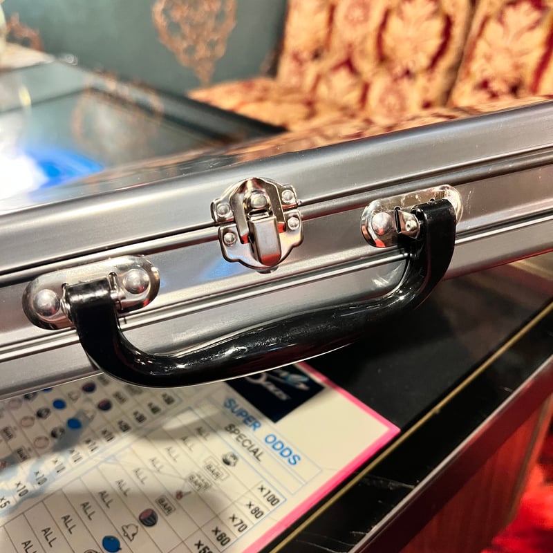 昭和レトロ】ポッキー四姉妹先取り映画缶 | アンティーク家具と喫茶