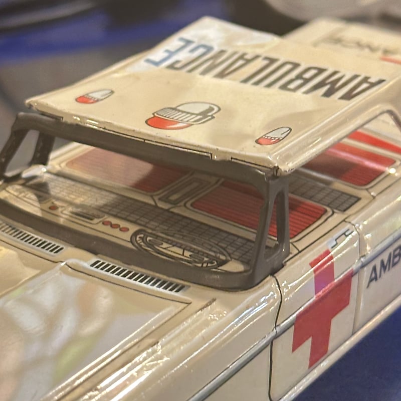 昭和レトロ ブリキ 救急車 | アンティーク家具と喫茶キャバレーの