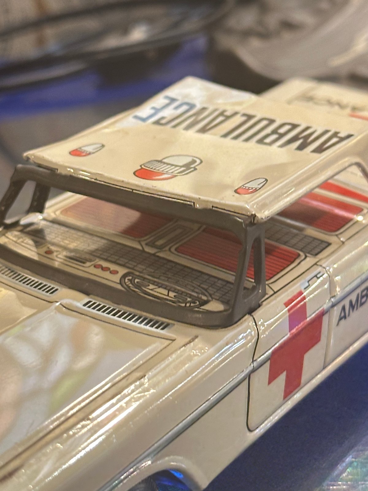 昭和レトロ ブリキ 救急車 | アンティーク家具と喫茶キャバレーの