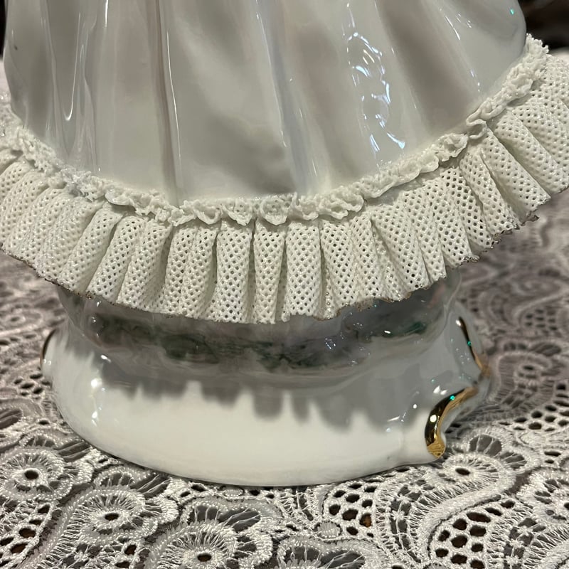 THE TK Collection レース陶器ドール「花籠持ちレディー」 日本 THE TK Collection レース陶器ドール「花籠持ちレディー」 日本
