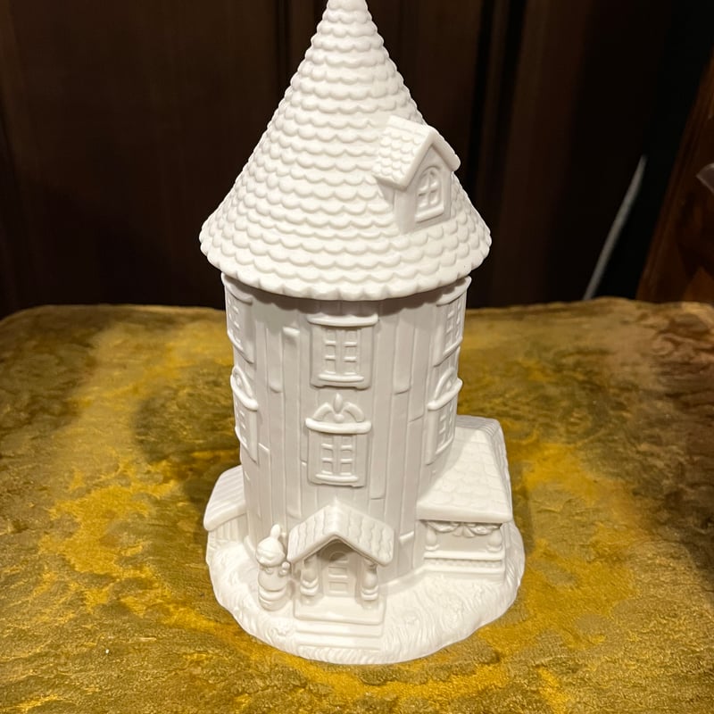 afternoon tea ムーミンハウスライト | アンティーク家具と喫茶