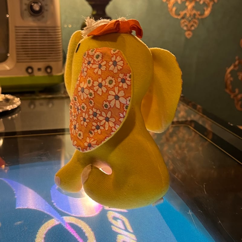 花柄の耳の黄色いゾウさん人形 | アンティーク家具と喫茶キャバレーの