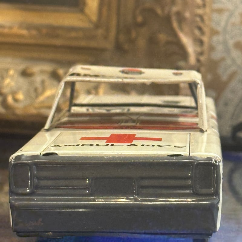 レア　ブリキのおもちゃ　救急車　ビンテージ 駄菓子屋さんのブリキ救急車 | ブリキのおもちゃ＆アンティーク TOY GARAGE