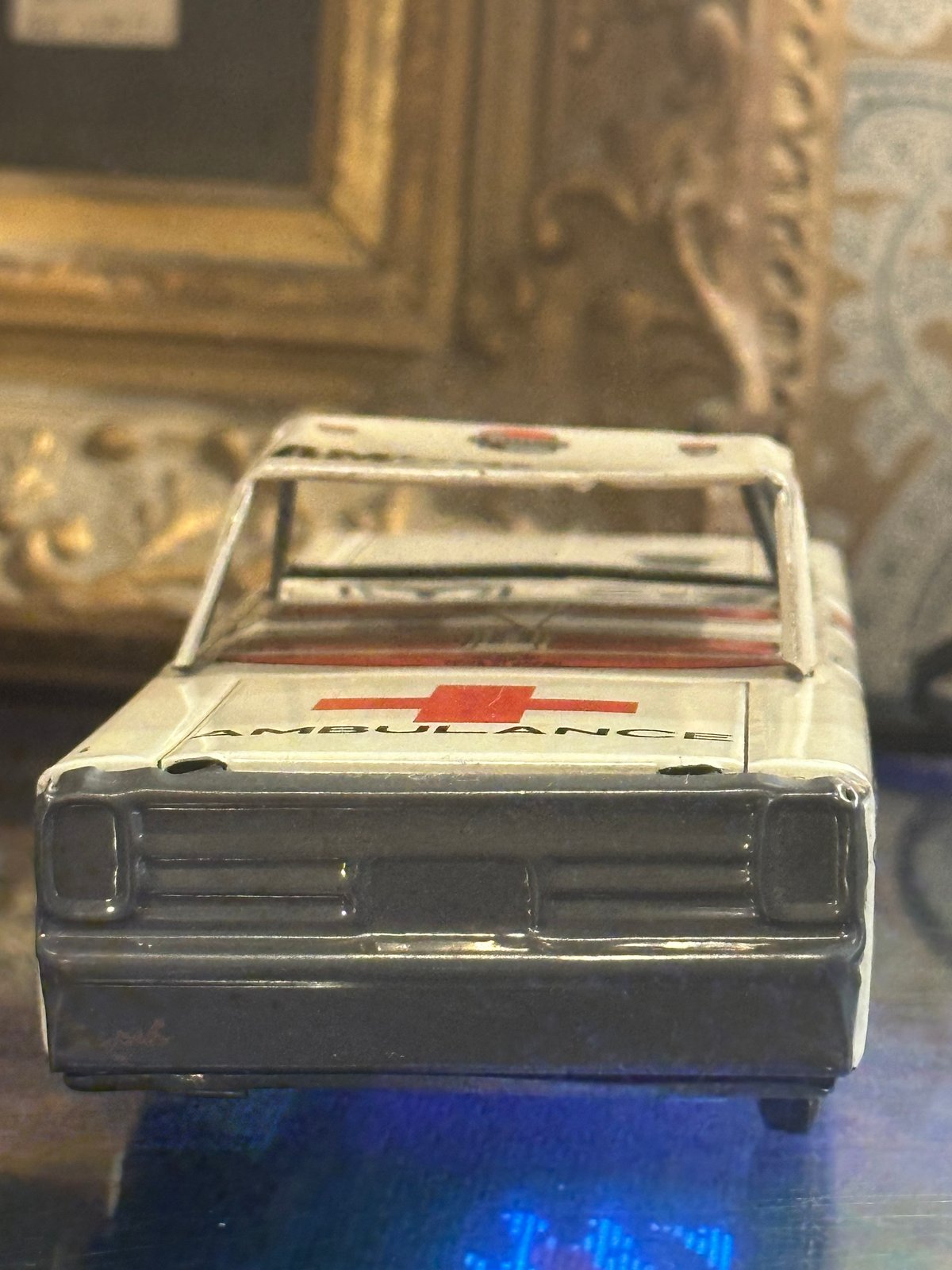 昭和レトロ ブリキ 救急車 | アンティーク家具と喫茶キャバレーの