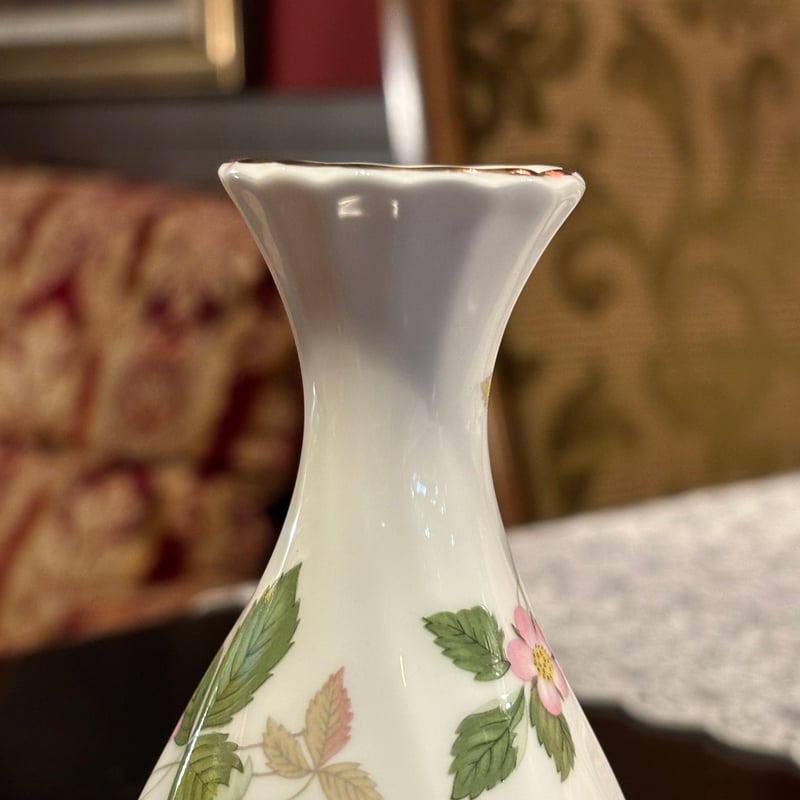 WEDGWOOD ワイルドストロベリー 花瓶 | アンティーク家具と喫茶