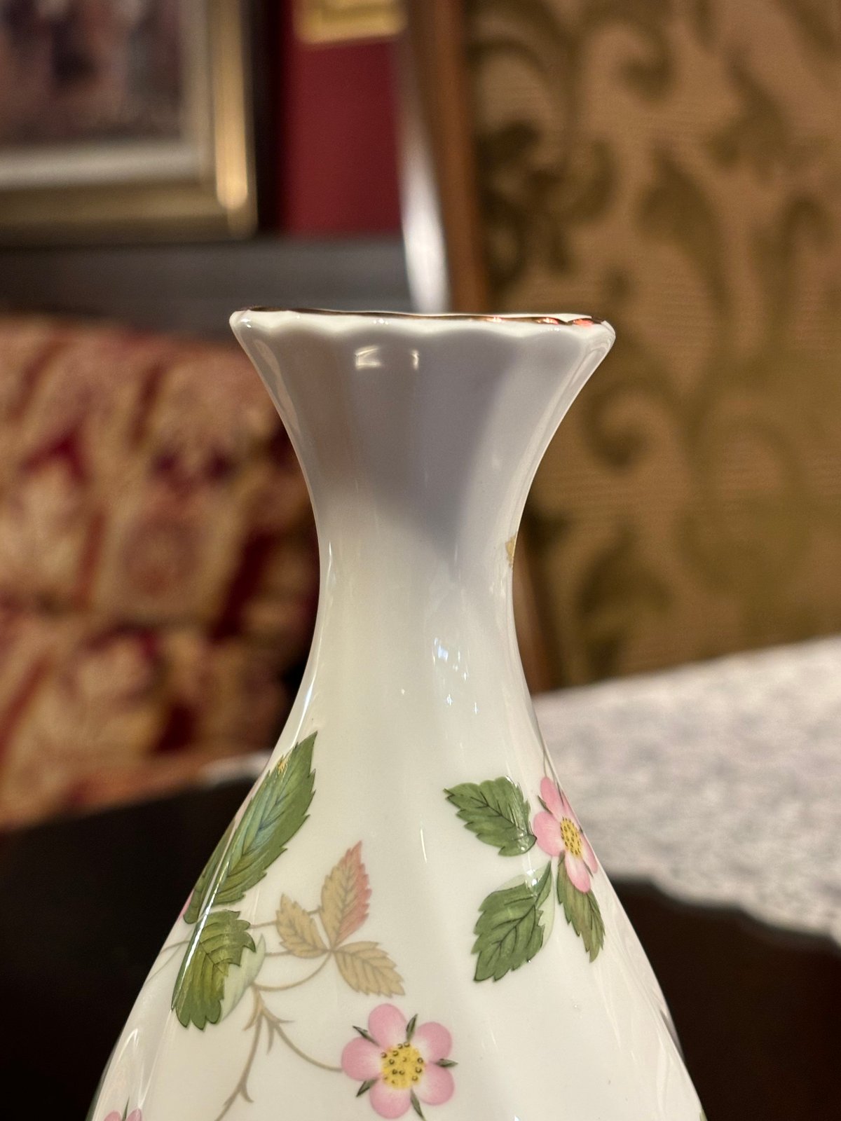 WEDGWOOD ワイルドストロベリー 花瓶 | アンティーク家具と喫茶