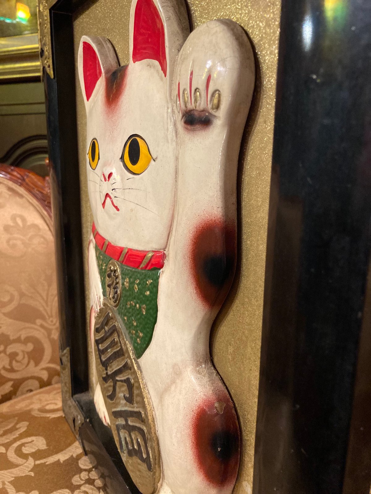 招き猫 木製 木彫り壁掛け アンティーク品 招き猫 壁掛け大入額 | アンティーク家具と喫茶キャバレーのネットショップ