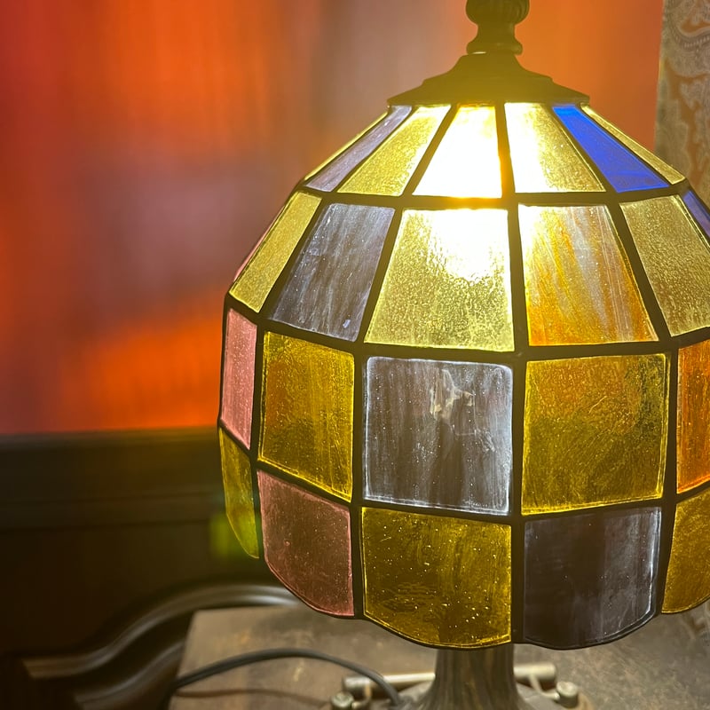 ステンドグラス カラーガラスが綺麗に反射する！ | アンティーク家具と