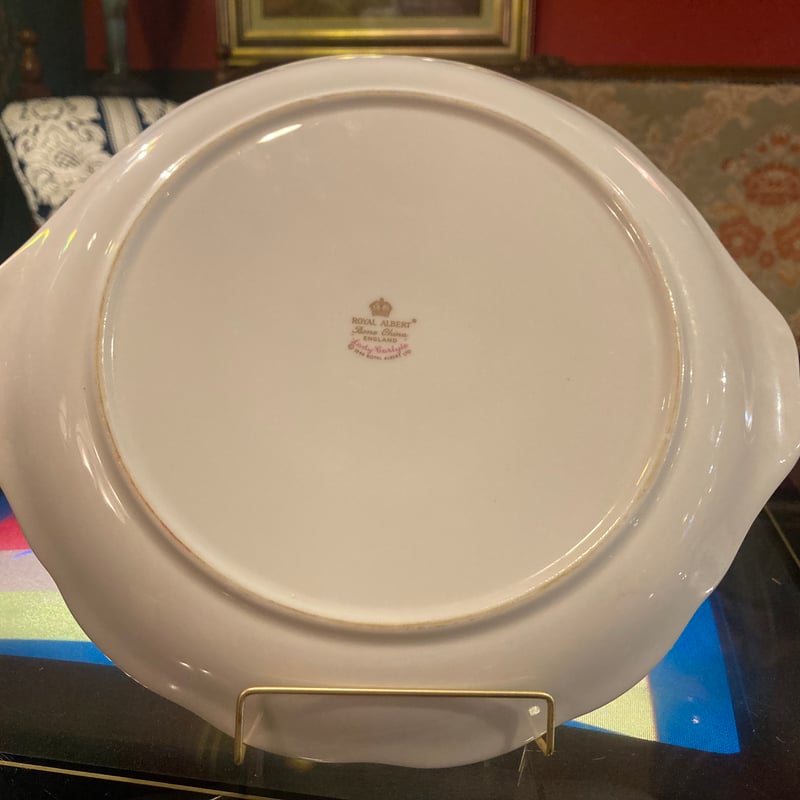 ロイヤルアルバート レイディーカーライル | アンティーク家具と喫茶