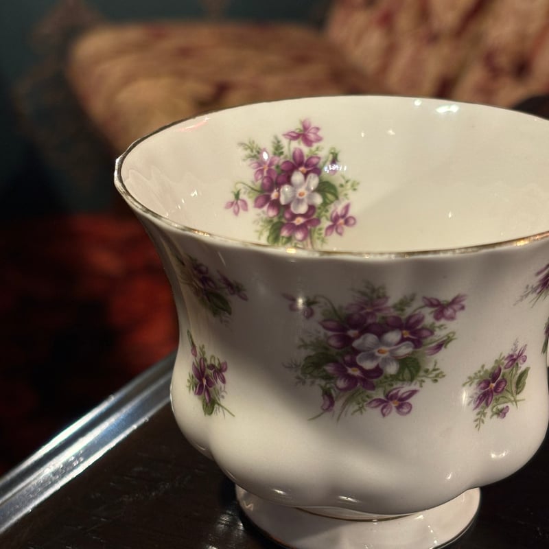 ロイヤルアルバート　スウィートバイオレット　チュリーン　蓋付ボウル　ヴィンテージ ロイヤルアルバート スウィートバイオレット チュリーン 蓋付き