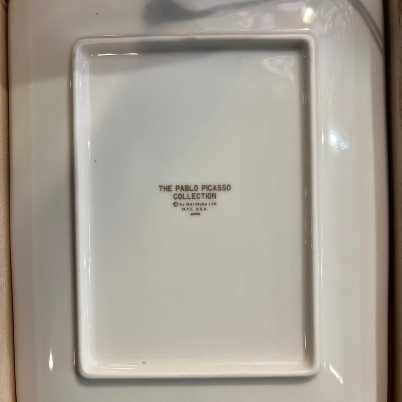 パブロピカソ 絵皿入り額 夫人像 | アンティーク家具と喫茶キャバレー