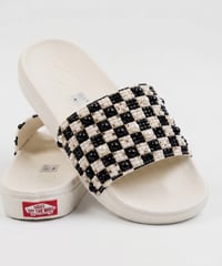 CHECKERED PEARL SLIDE.