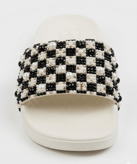 CHECKERED PEARL SLIDE.