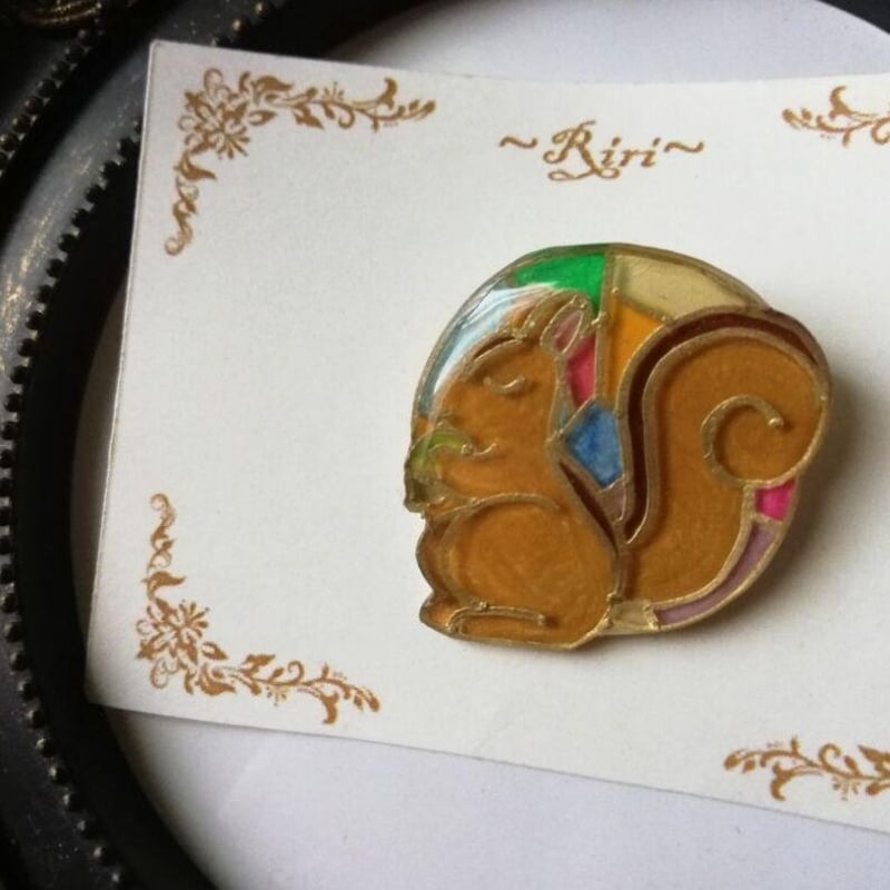ステンドグラス風リスのブローチ | riricat's STORE
