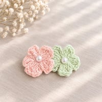 【R  G23】パール付きお花のピン 緑×ピンク