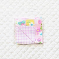 【ぷりJ  96】ガーゼハンカチ　花と蝶　ピンク