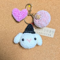 【うさ0156】あみぐるみキーホルダー　「ハロウィンうさゆき」ピンクハート