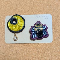 【うさ0675】ビーズ刺繍ブローチ「ハロウィンセット　月＆スクモ」