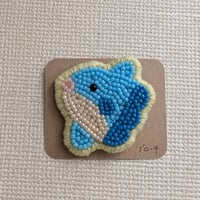【うさ0685】ビーズ刺繍ブローチ「マンボウ」