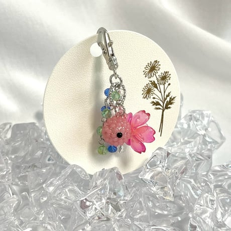 【きらK4】金魚チャーム（ピンク）金具シルバー