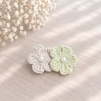 【R  G27】パール付きお花のピン グレー×緑
