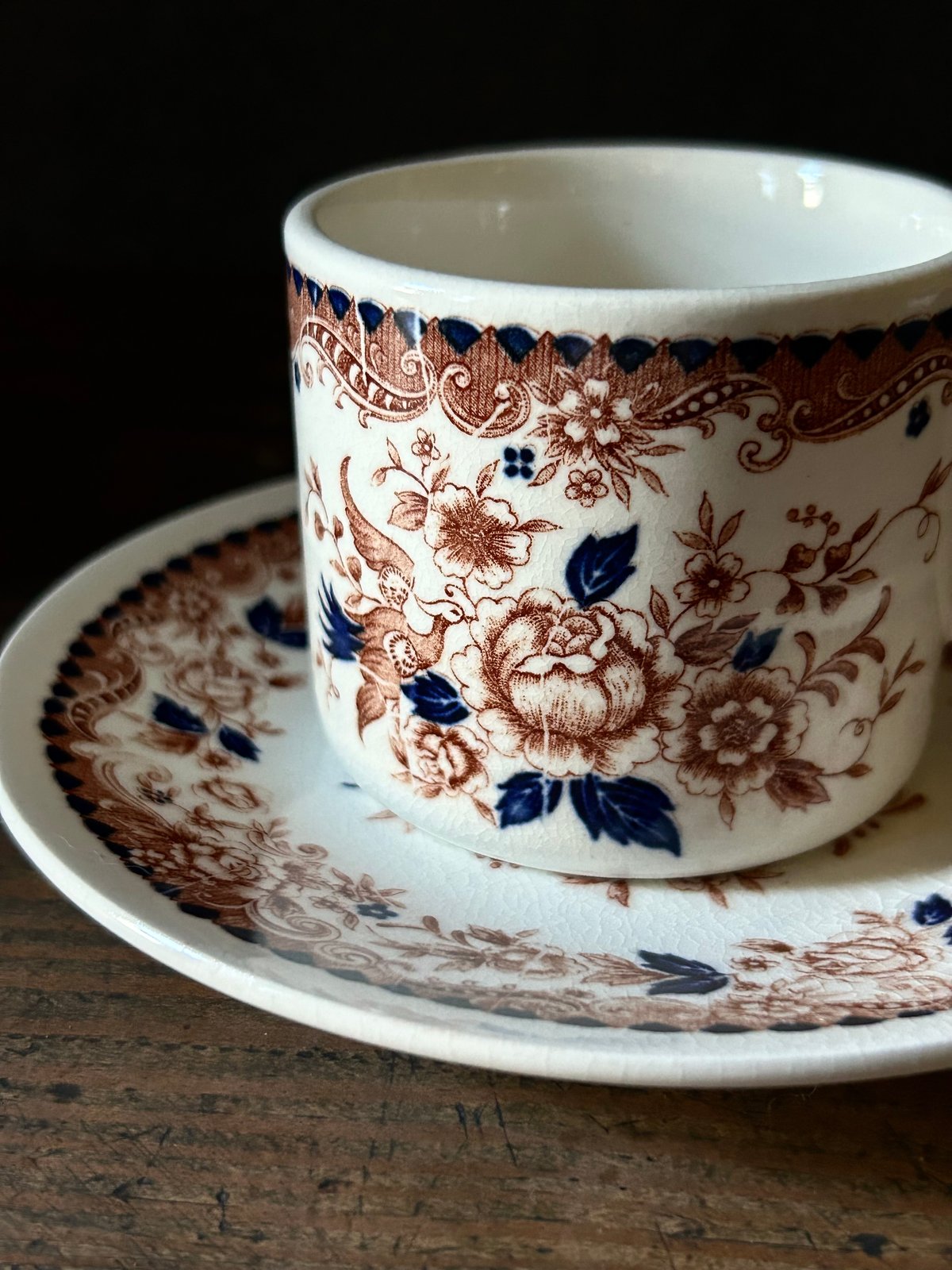 アンティークコレクション、青色と金色の花柄陶器金杯 コールポート「Coalport窯 染付金彩 デミタスセット