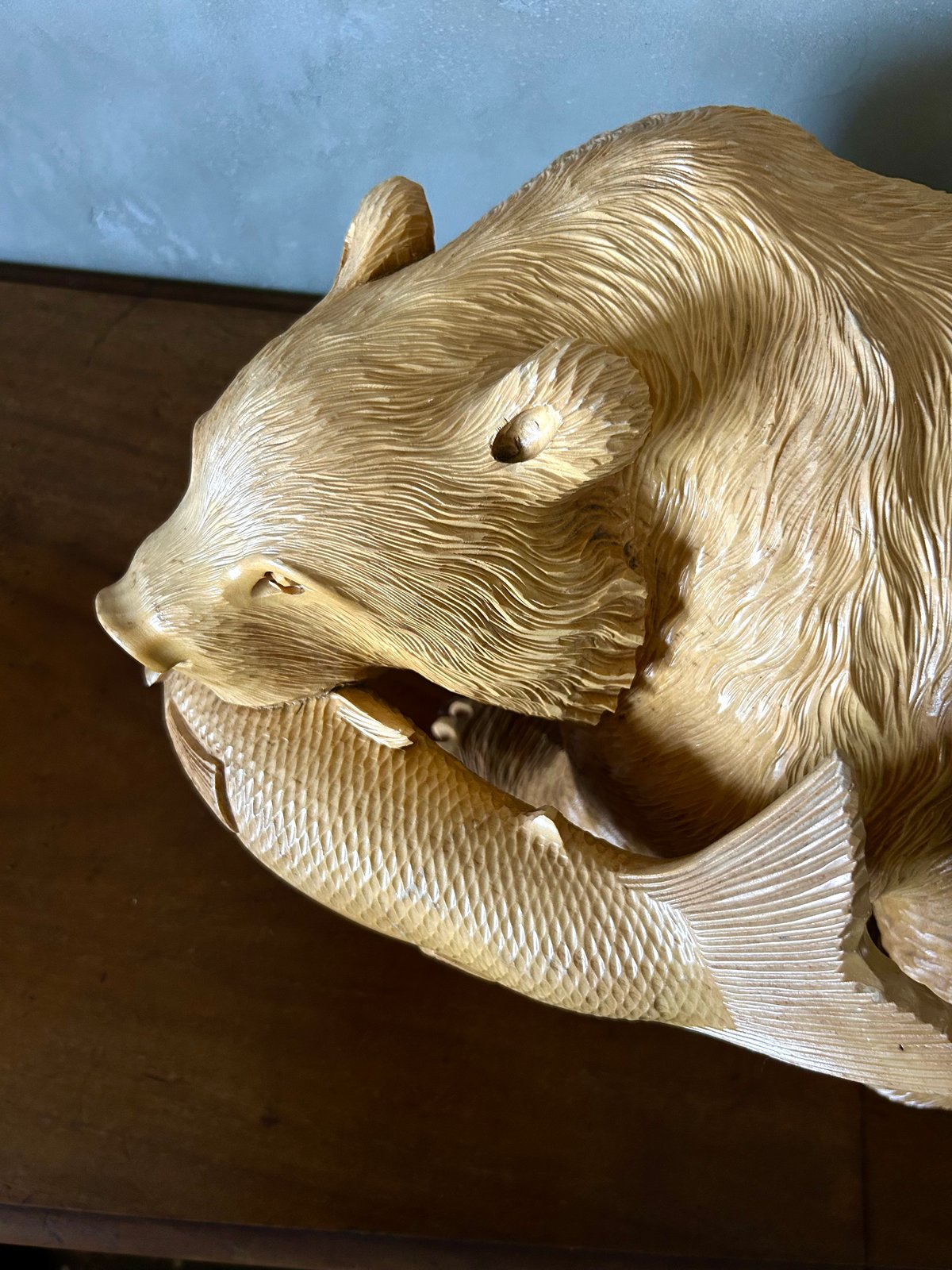 北海道　アイヌ　熊　熊の木彫り　彫刻　民芸　骨董　アンティーク　ヴィンテージ 木彫り熊 /アイヌ/ヴィンテージ/鮭/置物/民藝/大きい | 骨董