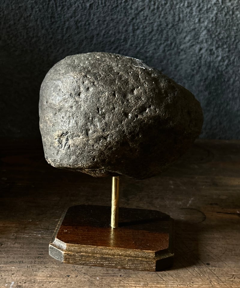 根尾美石　★ 鑑賞石　美石　メノウ　鉱物 菊花石 鑑賞石】木製台座付 k*z様 菊花石 メノウの中に浮かぶ花 根尾