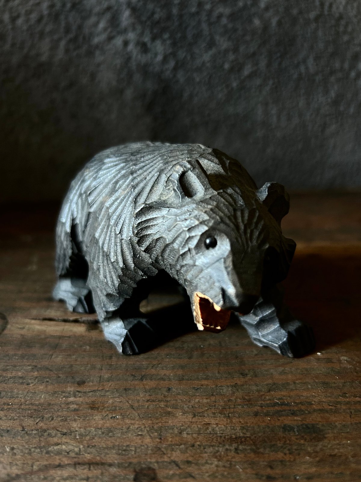 木彫りの熊　クマの彫刻　サンタクロース熊　擬人化熊　木彫り熊　民芸　オブジェ 熊 中井作 木彫り 彫刻 置物 オブジェ 和風 民芸 インテリア 2点