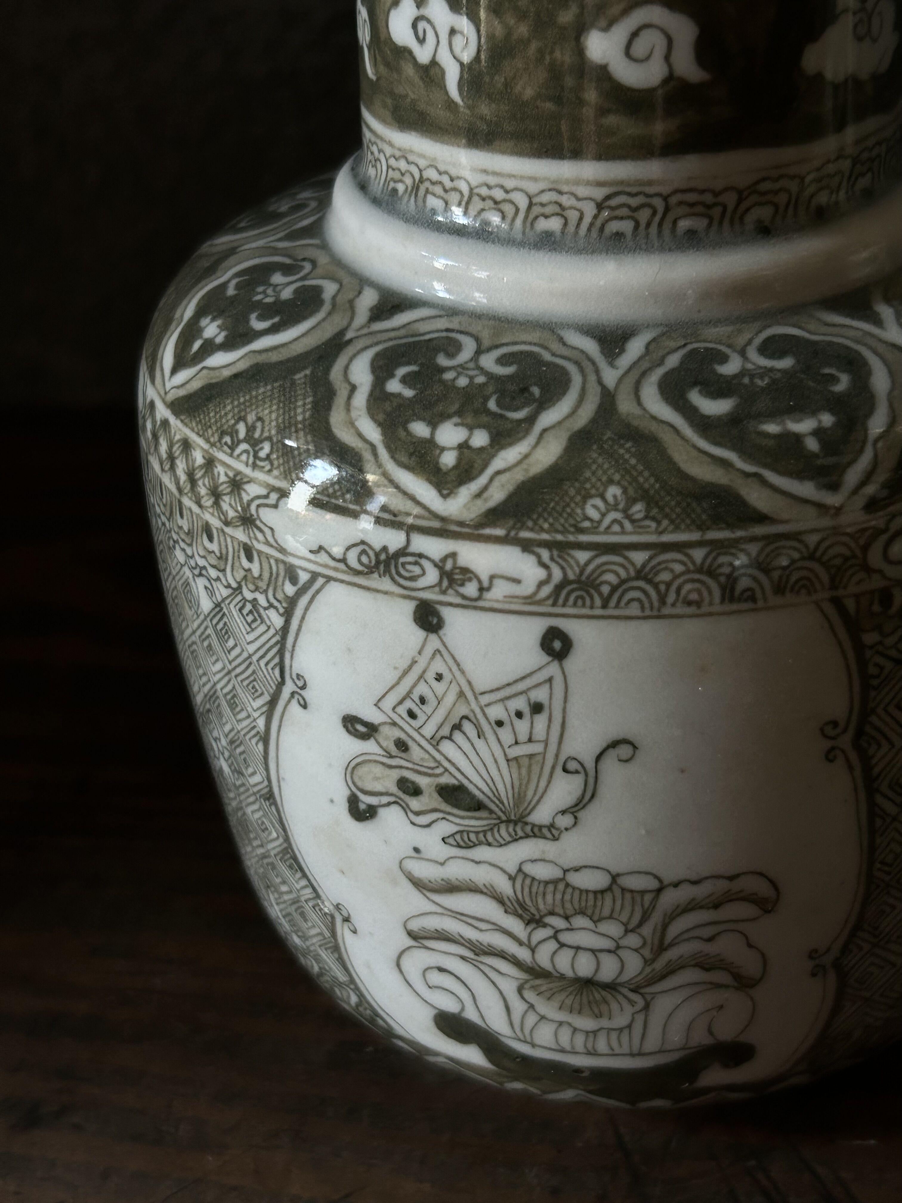 安南焼の花瓶B10/ベトナム/蝶/緑/骨董 | 骨董・アンティークの