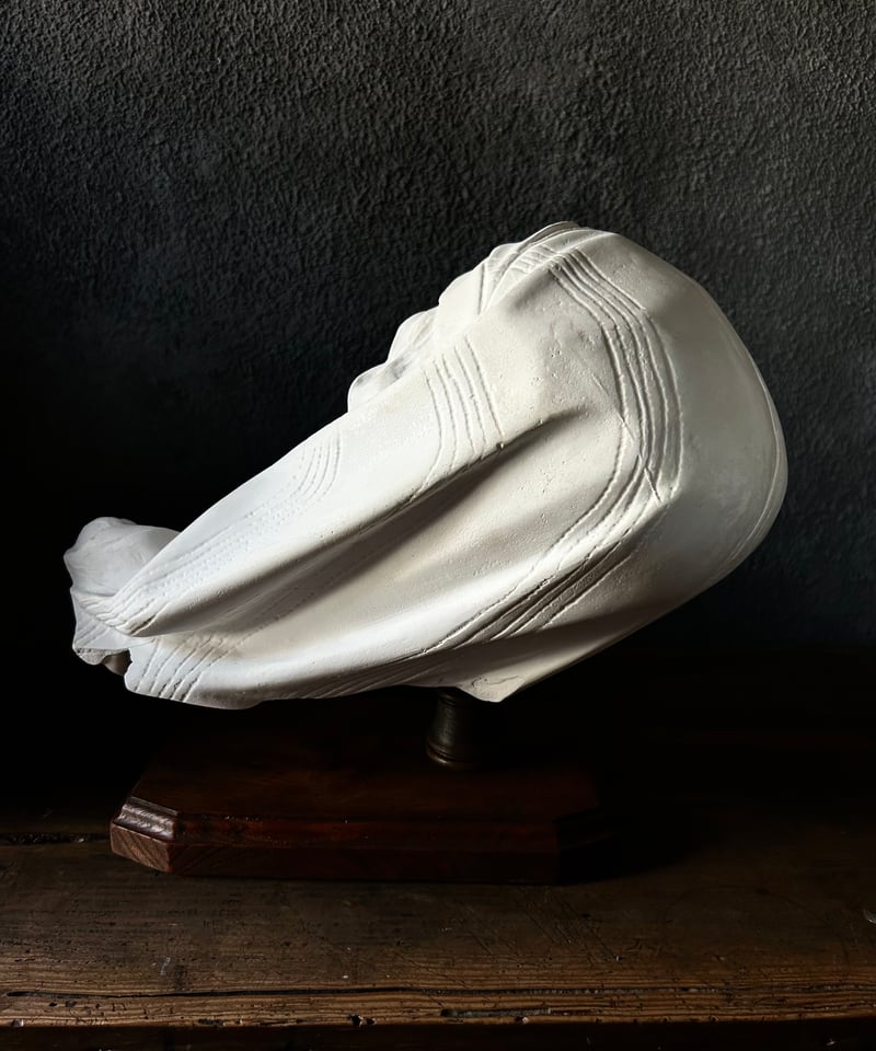 眠る少女の石膏像/美術/台座/インテリア | 骨董・アンティークの