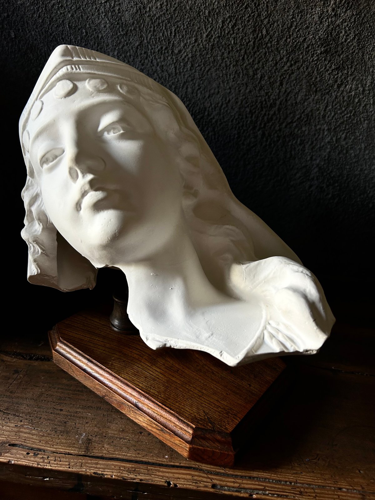 眠る少女の石膏像/美術/台座/インテリア | 骨董・アンティークの