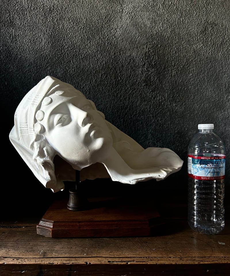 眠る少女の石膏像/美術/台座/インテリア | 骨董・アンティークの